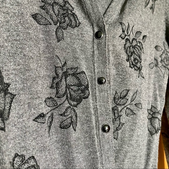 White House Black Market 3/4 Sleeve Cardigan - Picture 3 of 8